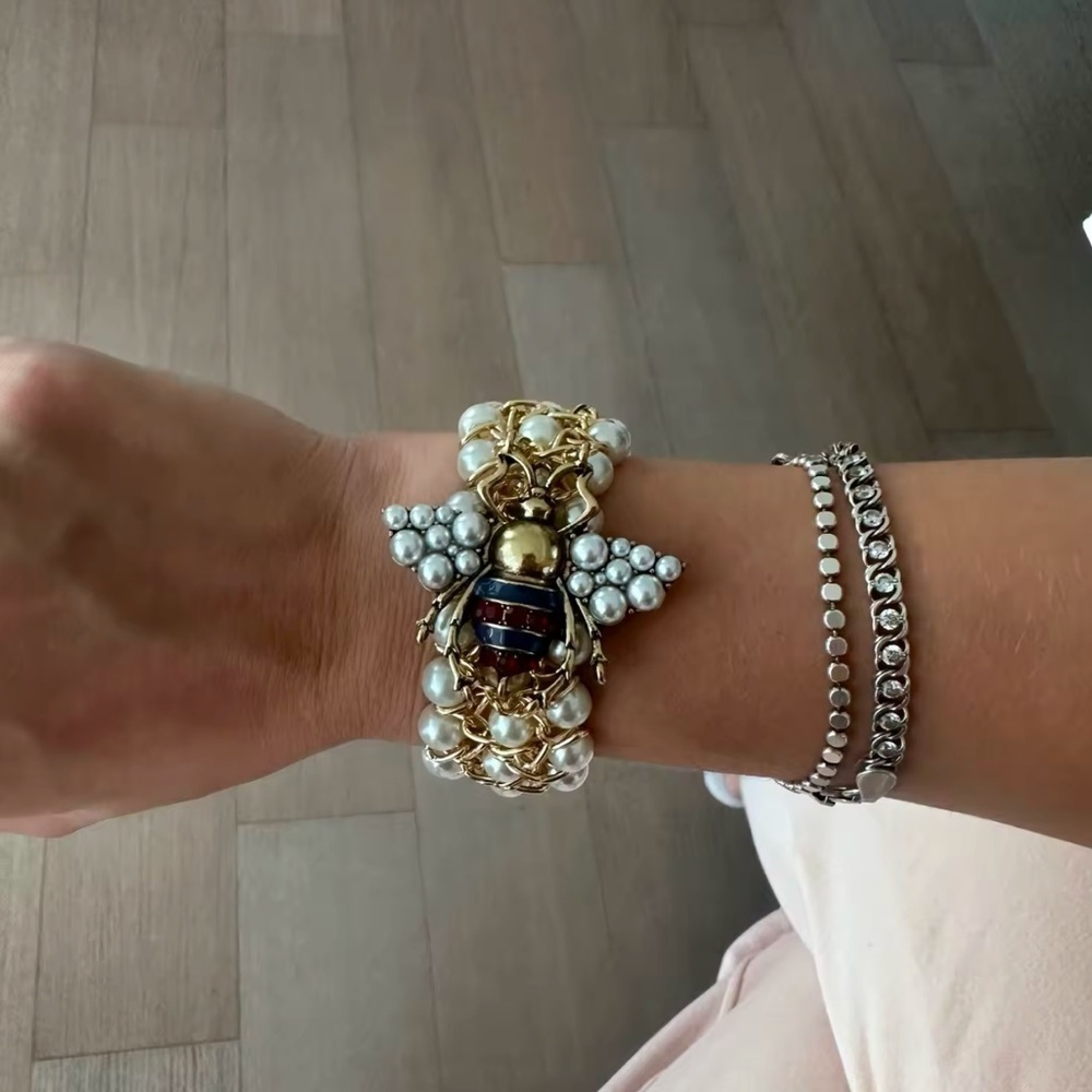 Vintage Luxury Honeybee Elegant Gold Pearl Adjustable Elastic Bee Bracelet - Picture 2 of 2